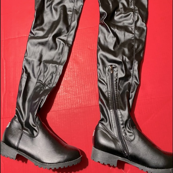 Thigh high stretchy boots - Picture 6 of 7